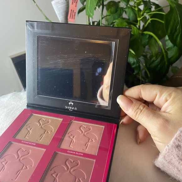 Blush and highlight palette - Picture 3 of 4